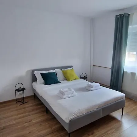 Apartment E&c Mall Area *